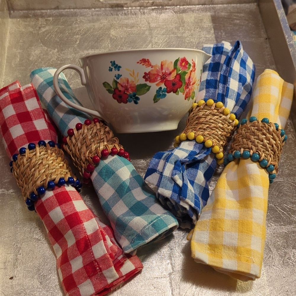 Pioneer Woman Gingham 4 napkins gingham 4 napkin rings 18"x18", 2 Cup